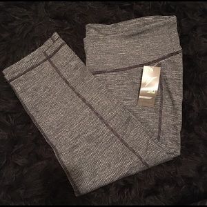 New Old Navy Mid Rise Fitted Crop Workout Pants